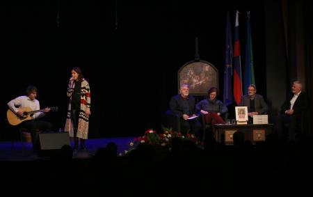 PREDSTAVITEV KNJIGE MAKSIM GASPARI ROBERTA KUŽNIKA 07 FOTO LJUBO VUKELIČ